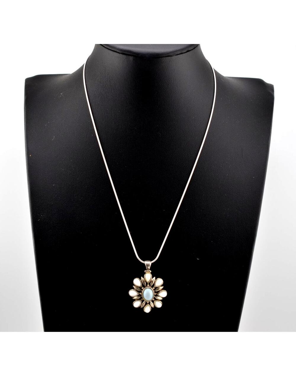 Vintage 925 Sterling Silver Opal Floral Design Pendant 18" Necklace